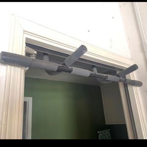 Door Pull up bar